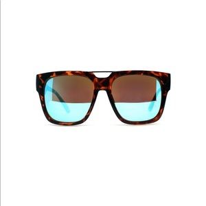 QUAY X Chrisspy Mila Tortoise/Blue Sunglasses